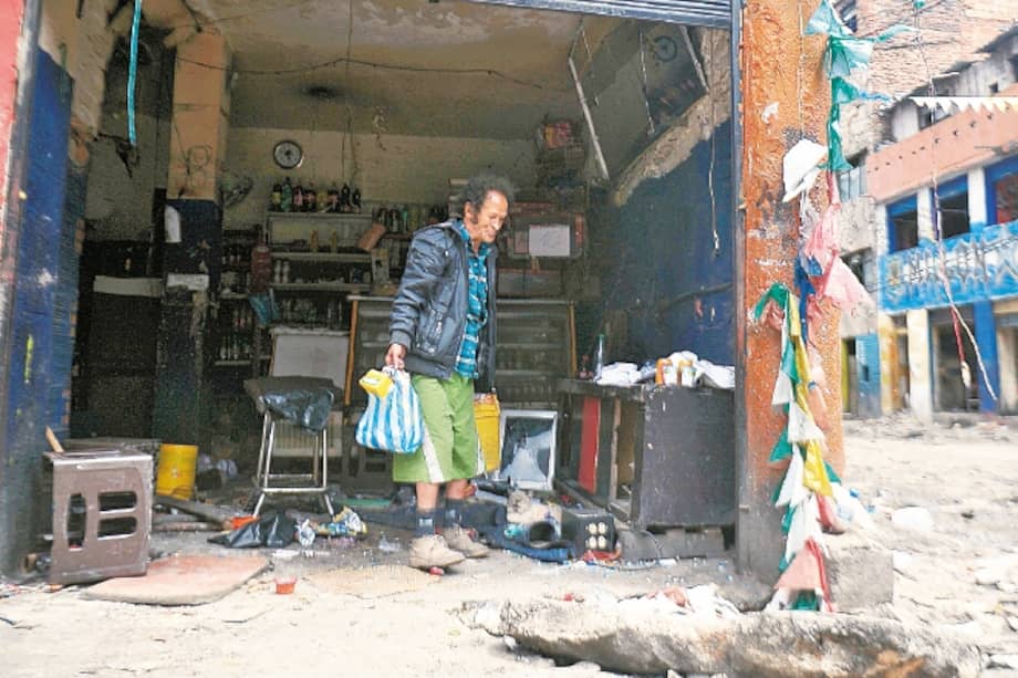 Son muy pocas personas las que, después del operativo, permanecen en el Bronx / Óscar Pérez - El Espectador