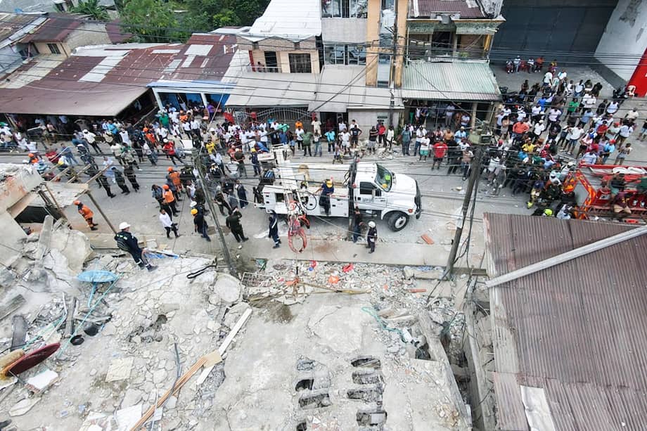 El Gobierno nacional confirmó que el terremoto deja a más de 100 personas muertas en el país.
