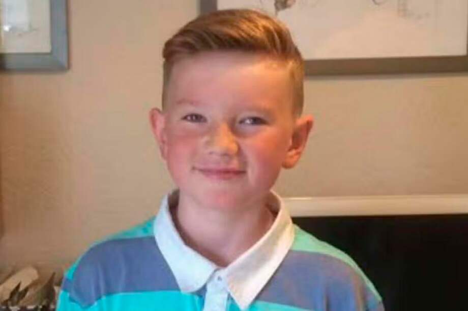 Un joven inglés de 17 años que desapareció en España en 2017, cuando tenía 11, ha sido encontrado en Francia, informó este jueves la BBC. Según la cadena pública británica, Alex Batty fue hallado en la ciudad de Revel, al este de Toulouse, el miércoles por la mañana.