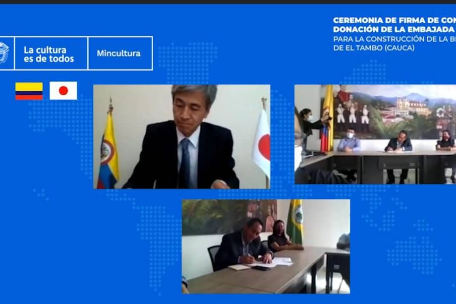 En la imagen, la ceremonia de firma del contrato de la donación por parte del Gobierno de Japón. La biblioteca beneficiará a 9.400 niños del municipio El Tambo y su área rural.