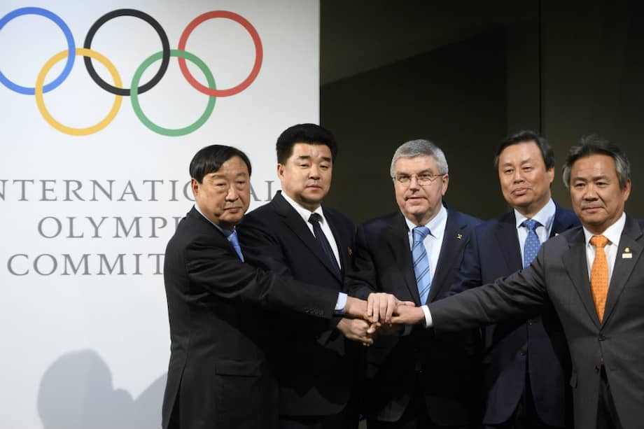 Directivos de las dos Coreas y del Comité Olímpico Internacional sellaron este sábado el acuerdo, en Lausana, Suiza. / EFE