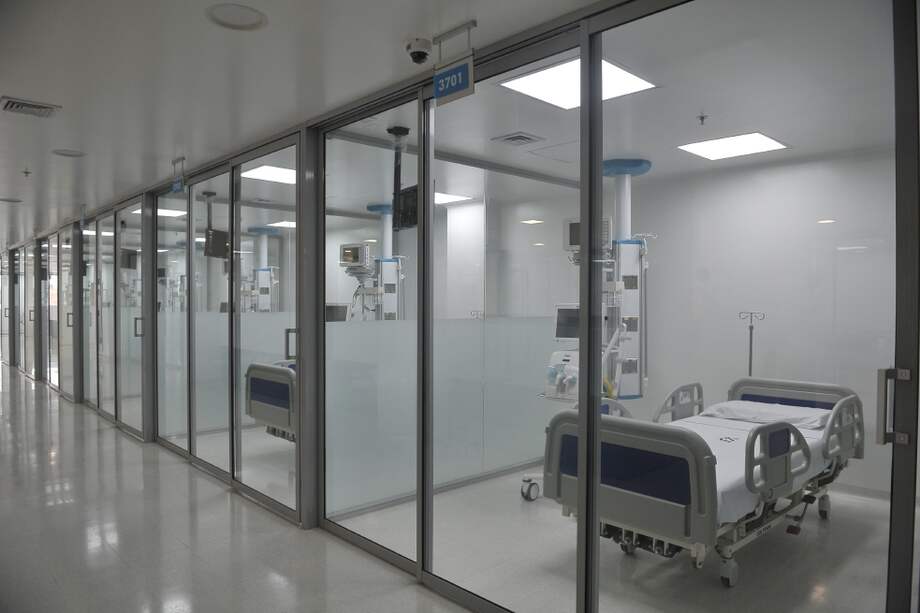 Las malas condiciones laborales son una causa asociada a errores en las unidades de cuidado intensivo (UCI). / Pixabay