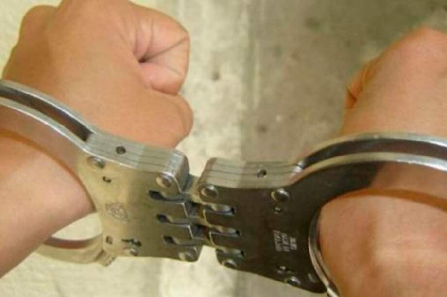 Capturan a policías que también eran ladrones