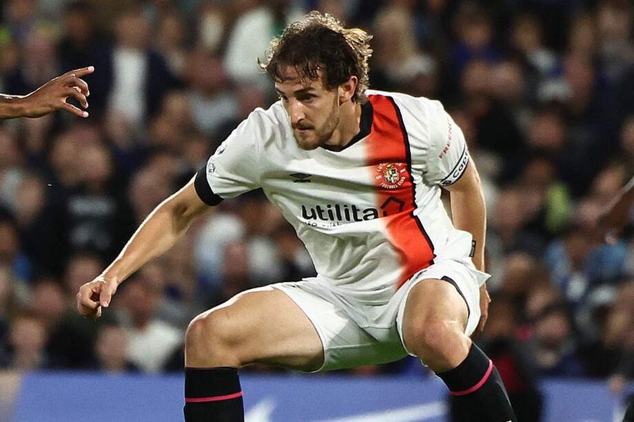 Tom Lockyer, capitán de Luton Town.