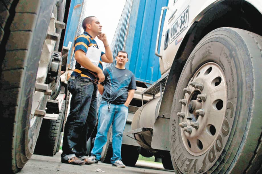 Transportadores dicen que estamos distanciados del Gobierno y el sector sigue en estado de alerta máxima. / Fotos: AFP