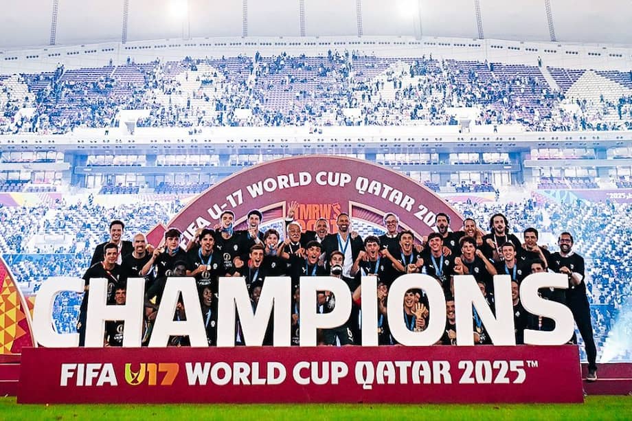 Los jugadores de Portugal celebran su consagración en el Mundial Sub-17 de Catar 2025.