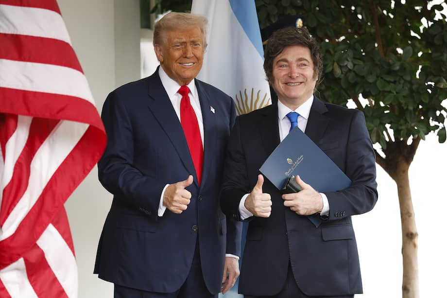 El presidente de EE.UU., Donald Trump, recibe al presidente de Argentina, Javier Milei, en la Casa Blanca, días después de que el Tesoro de EE.UU. finalizara un marco de swap cambiario por USD 20.000 millones con Argentina para ayudar a estabilizar su economía.
