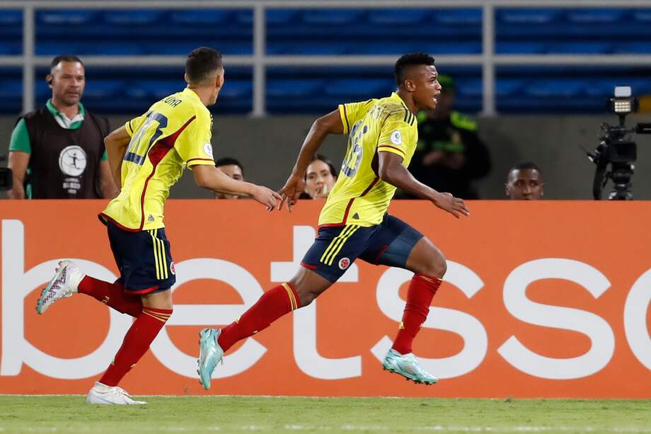 Óscar Cortés le dio el triunfo a Colombia contra Perú con dos goles.