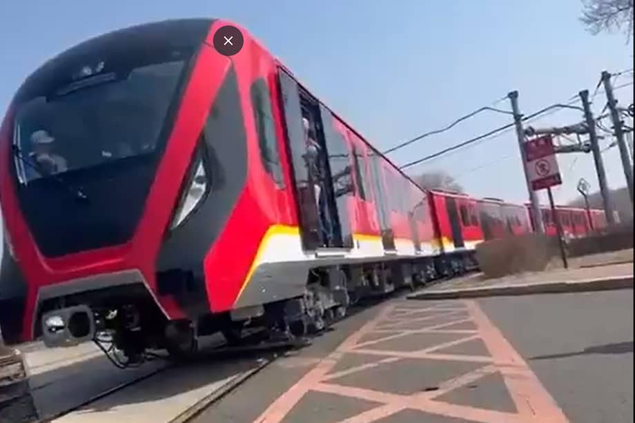 Pruebas de rodaje del primer tren del Metro de Bogotá