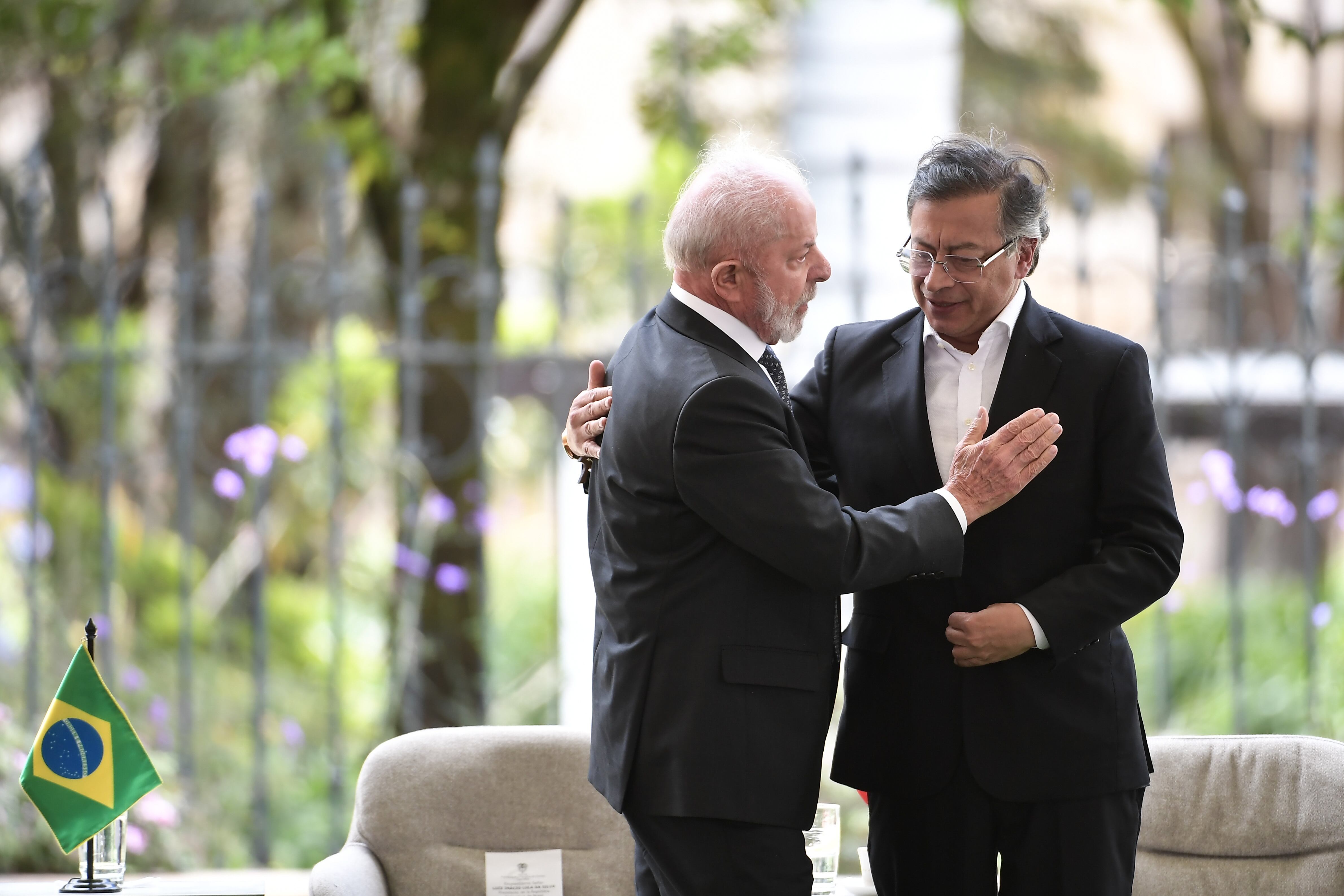 Presidente de Colombia, durante la Cumbre amazónica, reunión de presidentes de países amazónicos en la Casa de Nariño, lo acompaña el mandatario de Brasil Luiz Inácio Lula da Silva