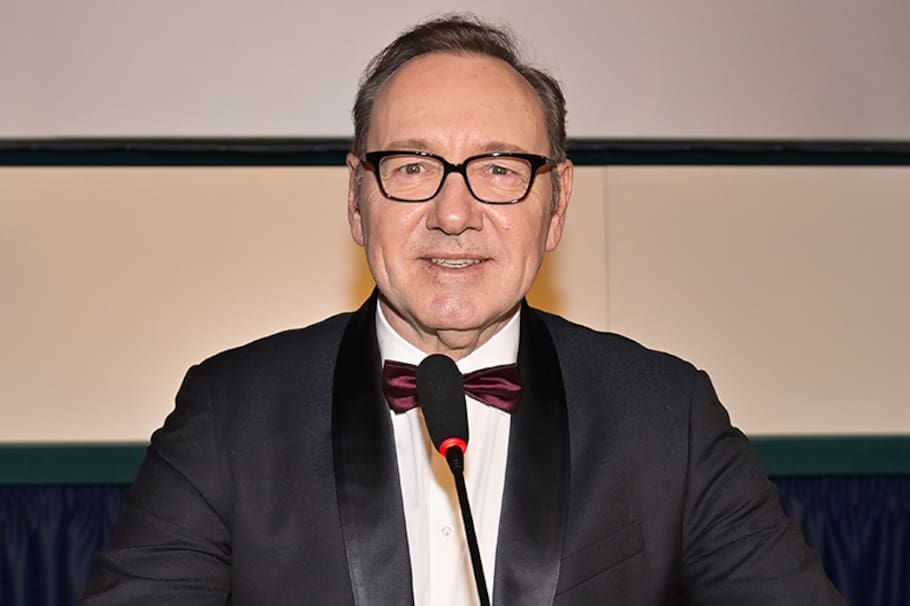 Kevin Spacey declaró que los mensajes de apoyo de sus fans lo llenan de fuerza.