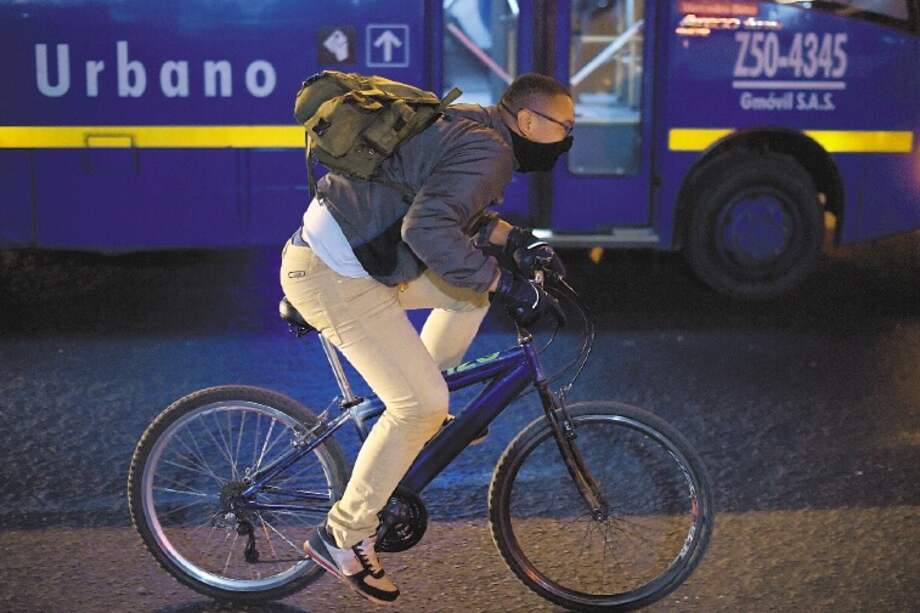 El Distrito recomienda usar mascarillas con filtros en lugar de simples tapabocas. / Gustavo Torrijos