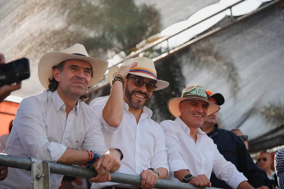 De izquierda a derecha: Alcalde de Medellín, Federico Gutiérrez; presidente de la República, Abelardo de la Espriella; gobernador de Antioquia, Julián Andrés Rendón.