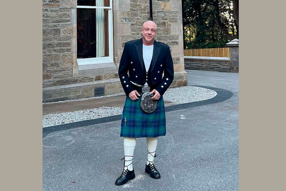 Jorge Rausch está en tierras escocesas y quiso vestirse como lo hacen allí