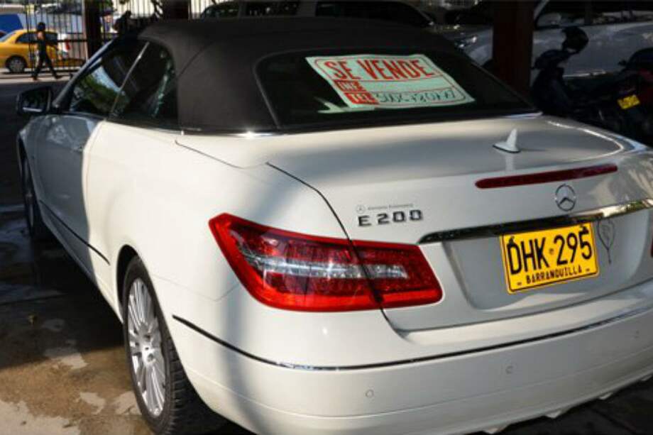 Cura que vende su Mercedes Benz oficia sepelios virtuales