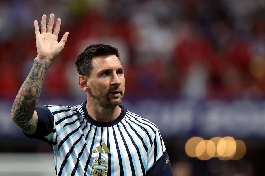 Lionel Messi durante el calentamiento previo al duelo entre Argentina y Egipto.