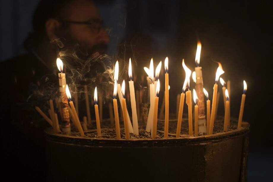 La Navidad es, además de época de celebración religiosa para muchos, un tiempo propicio para el recogimiento y la reflexión sobre nuestro país y cómo construir juntos una mejor sociedad, por muchas diferencias de pensamiento que puedan existir. / Foto: EFE/Atef Safadi