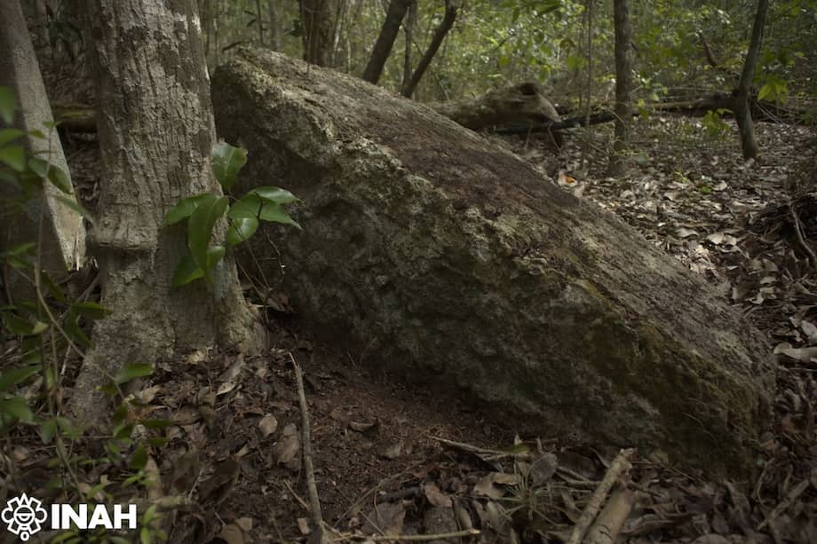 La presencia de 14 estelas y altares, como los de la foto, sugiere que la ciudad maya tuvo un lugar importante en la jerarquía de la región.