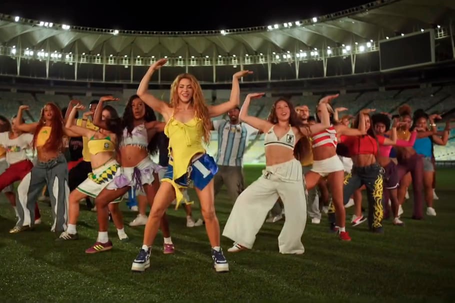 Captura de video cedido por Shakira que muestra a la cantante colombiana en un fragmento del nuevo video de 'Dai Dai', que será la canción oficial del Mundial de Fútbol que se jugará entre junio y julio próximos en Estados Unidos, México y Canadá. EFE/ Shakira /SOLO USO EDITORIAL/ NO VENTAS/ SOLO DISPONIBLE PARA ILUSTRAR LA NOTICIA QUE ACOMPAÑA (CRÉDITO OBLIGATORIO)