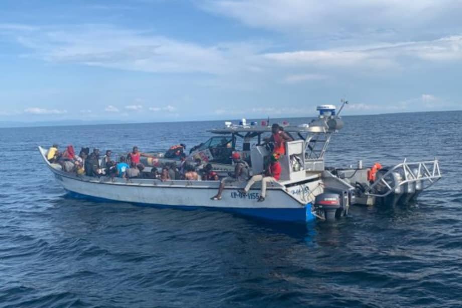 Los migrantes de nacionalidad haitiana eran transportados de forma ilegal en una motonave de nombre “Jhosua”.