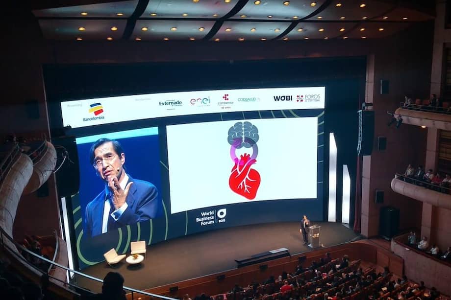 Durante su conferencia, Puig destacó la importancia de tener hábitos saludables y procesos mentales conscientes para ejercer un buen liderazgo. / Valeria Cortés.