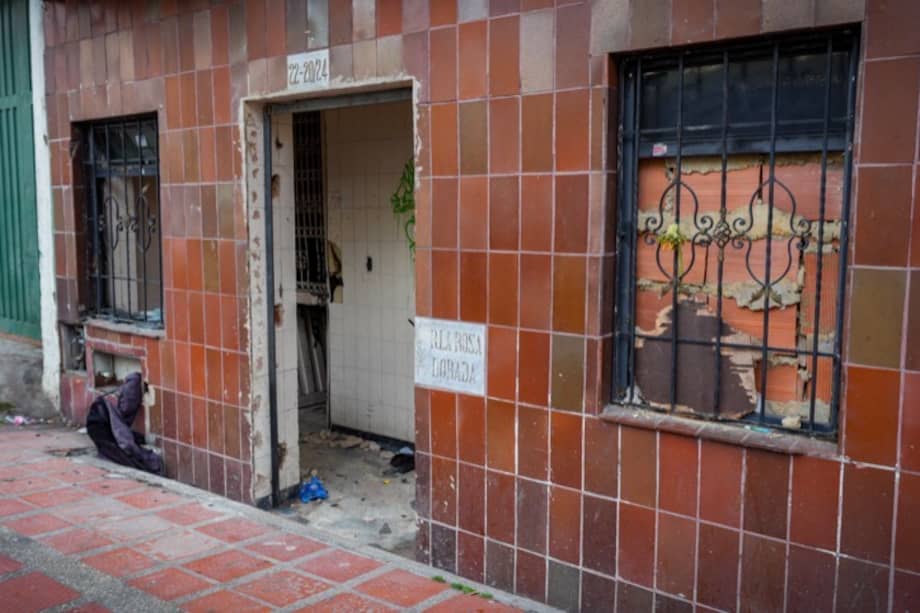 Tras las puertas de este inmueble, las autoridades aseguran que la estructura criminal retenía y castigaba a quienes incumplían sus órdenes o pertenecían a bandas rivales.