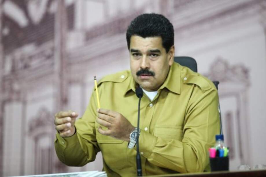 Maduro no abrirá frontera si Colombia no "prohíbe" contrabando de Venezuela