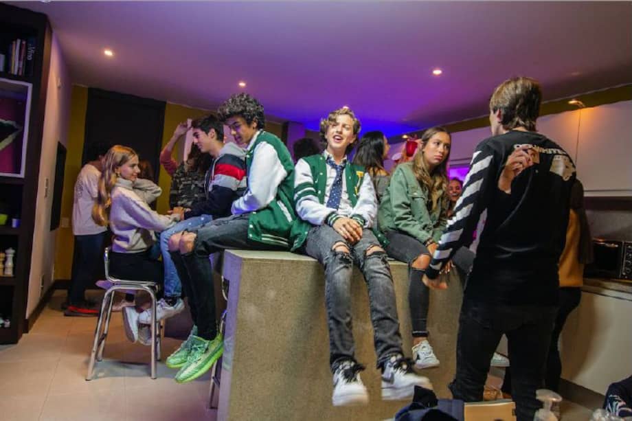 Jbot y Tuti, quienes acaban de cursar décimo grado en el Colegio Anglo Colombiano. / Archivo particular