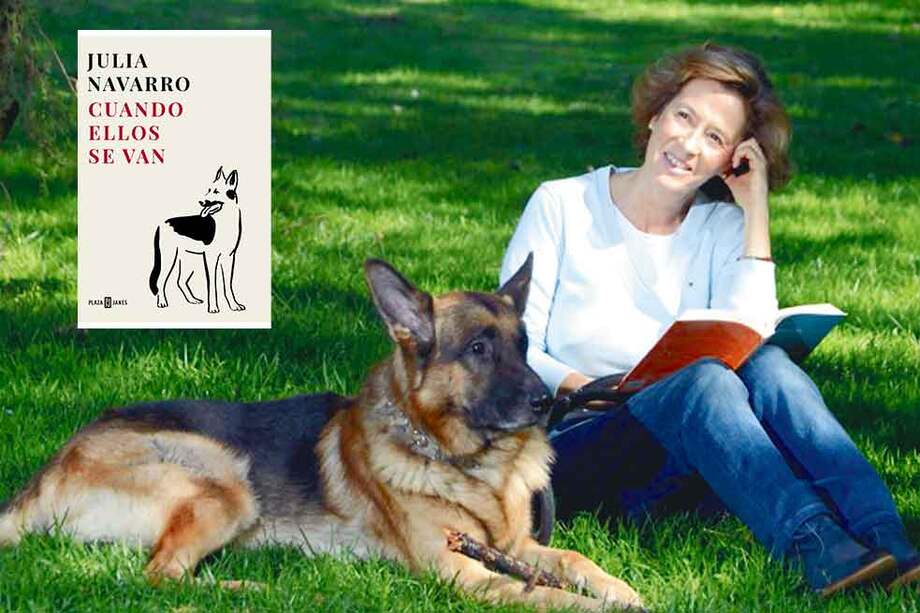 Julia Navarro y su precioso pastor alemán con el que había compartido alegría y horas de escritura. A la izquierda, la portada del libro en memoria de su mascota.