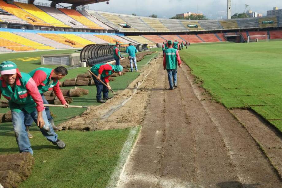 Se espera que la gramilla del Atanasio Girardot sea entregada antes del sábado, para el duelo entre Medellín y Bucaramanga. / INDER