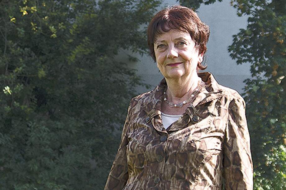 Elke Rosin escapó de Berlín Oriental sólo unos días después del cierre. Su huida quedó inmortalizada en una foto que hoy es parte de la historia del Muro. / Foto Guido Hoyos