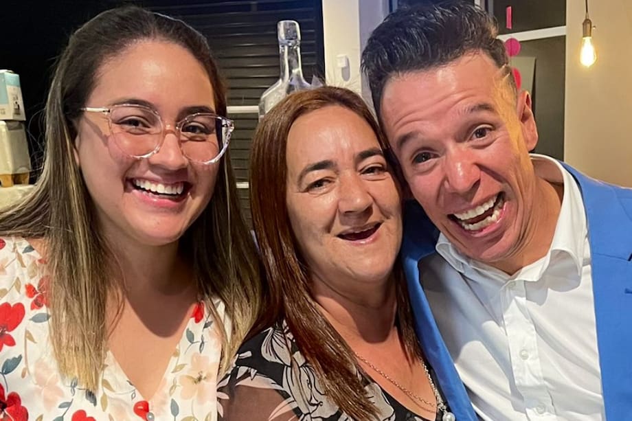 Rigoberto Urán junto a Martha, su hermana, y Aracely, su madre