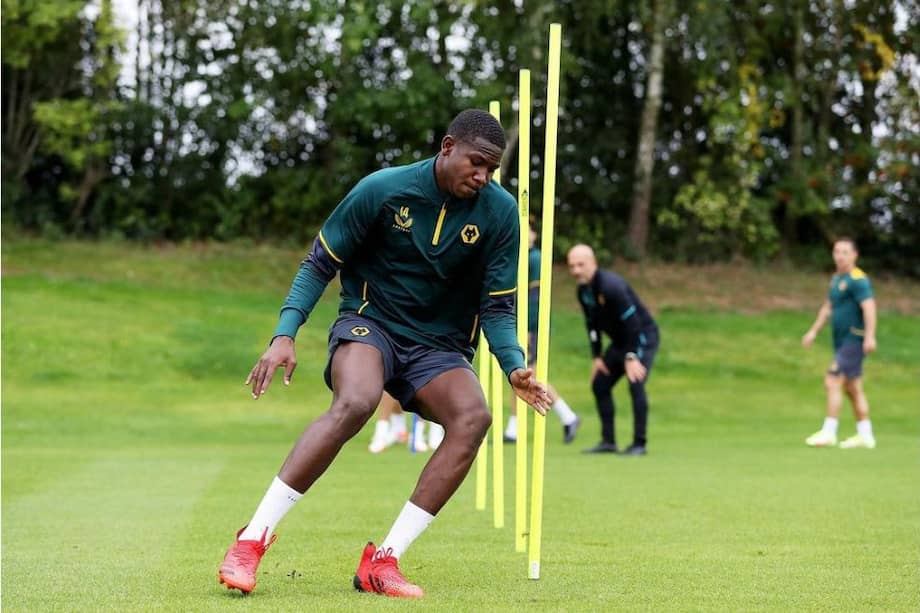 Yerson Mosquera en un entrenamientos de Wolverhampton Wanderers.