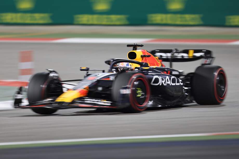 El piloto de Fórmula Uno Max Verstappen de Red Bull Racing en acción durante el Gran Premio de Fórmula Uno de Bahrein en el Circuito Internacional de Bahrein en Sakhir, Bahrein.
