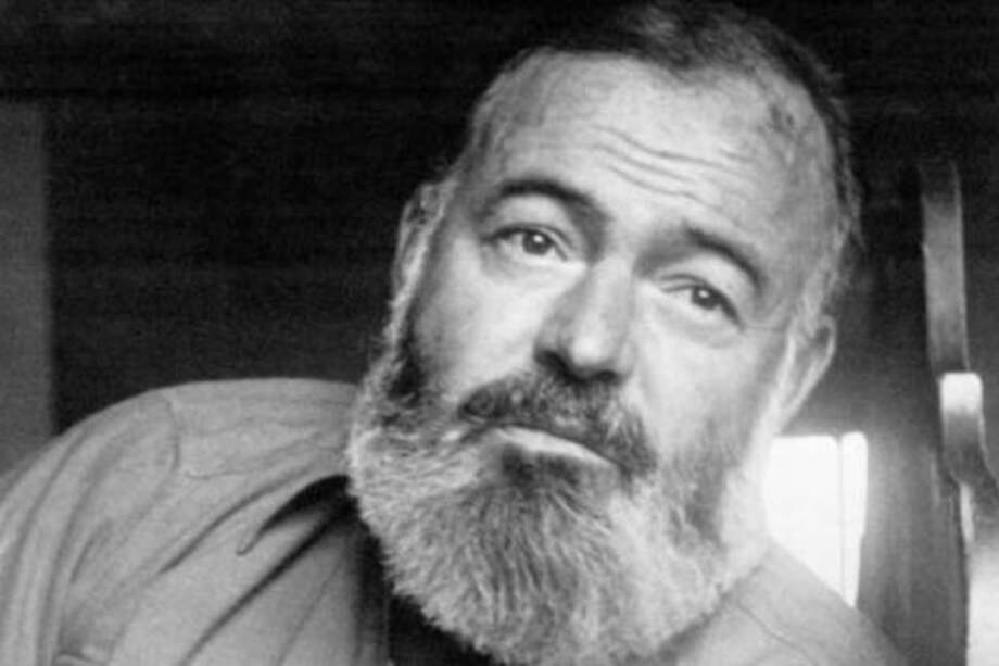 Ernest Hemingway, quien escribió varios de sus relatos y textos periodísticos desde el bar del Hotel Ritz de París. / Cortesía