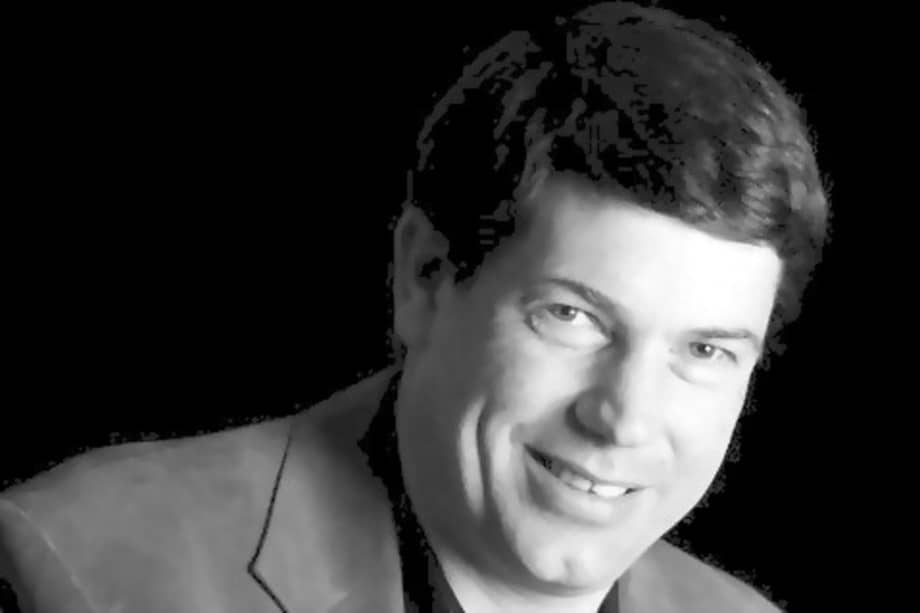 Marc Eichmann Perret ha trabajo tanto en el sector privado como en el público y se ha desempeñado como profesor universitario.