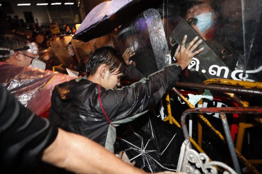 En Tailandia las protestas no cesan: miles piden la renuncia del primer ministro y quitarle poder a la monarquía.