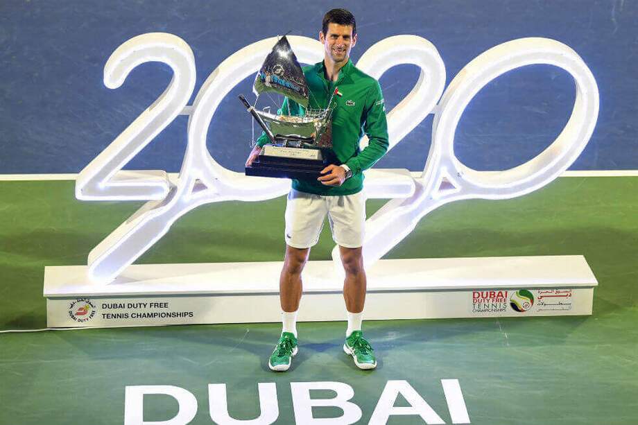 Novak Djokovic celebrando el triunfo en el ATP de Dubai 2020. / AFP