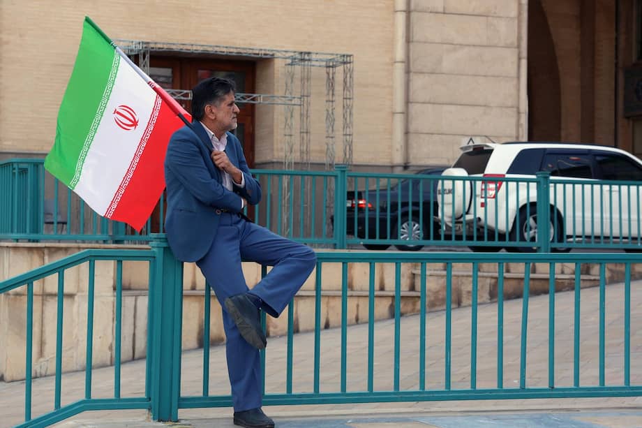 Donald Trump y Benjamin Netanyahu invitaron a los iraníes a tomar el control del país tras los bombardeos; sin embargo, no es tan sencillo en un país en donde protestar puede costar la vida. ¿Qué sigue? Incertidumbre. EFE/EPA/ABEDIN TAHERKENAREH