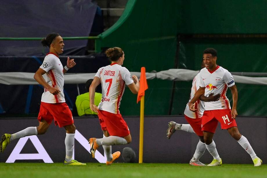 El volante Tyler Admas (derecha) marcó el gol del triunfo a dos minutos del final del encuentro.