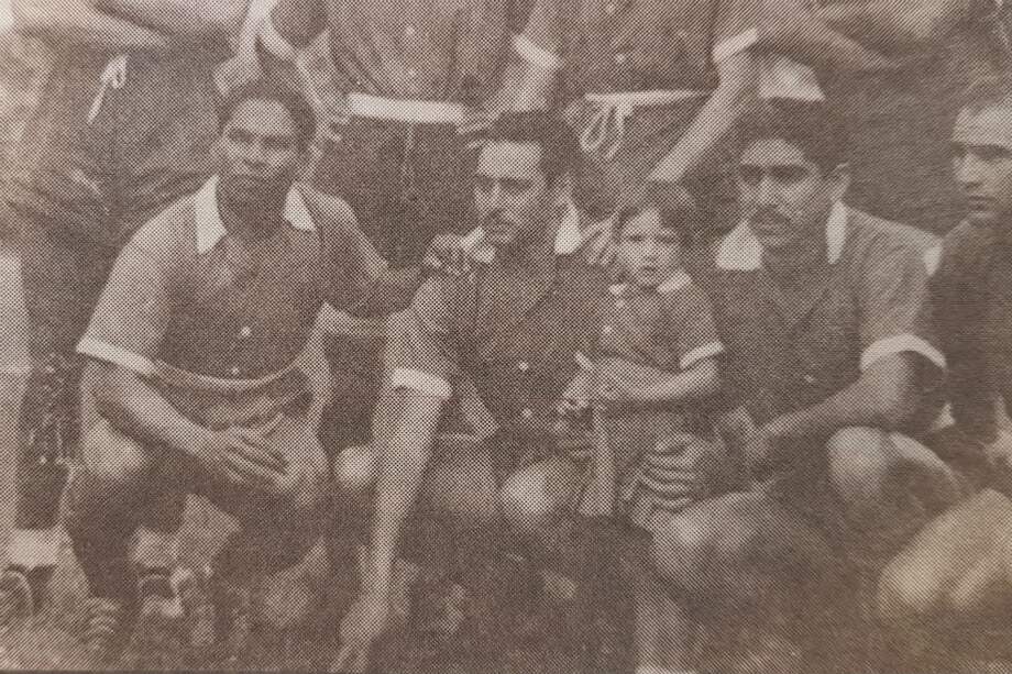 Carlos Arango (primero de izquierda a derecha) junto a Segundo Tessori y el goleador Julio 'Stuka' Avila, en el Caldas de 1950.