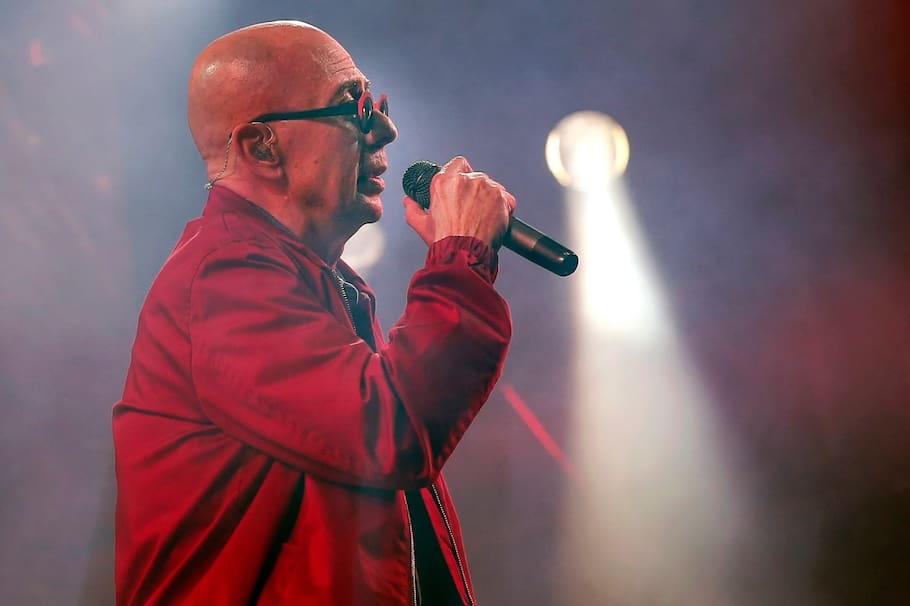 (FILES) Argentine musician and song-writer Carlos Alberto Solari -better known for his nickname Indio- performs during his presentation in La Colmena, Olavarria, Buenos Aires province, late at night on March 11, 2017. Argentine rock star Carlos "Indio" Solari died on June 5, 2026, at the age of 77, according to a police report obtained by AFP. He was one of the most influential artists in Argentina over the past 40 years. (Photo by LUIS ABDALA / AFP)