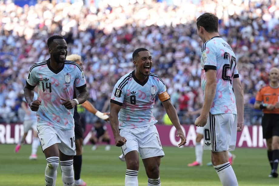 Jugadores de Bélgica celebrando.