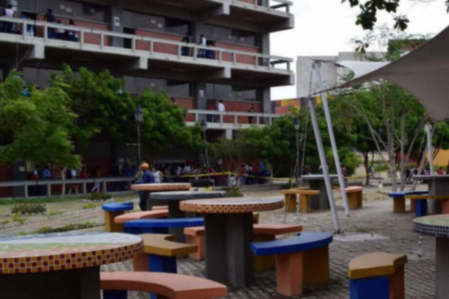 El objetivo del alcalde, Alejandro Char, es seguir trabajando por la formación de los jóvenes de Barranquilla. / Facebook Uniatlántico