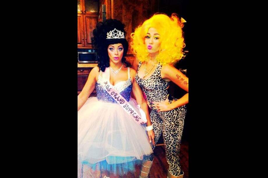 Miley Cyrus disfrazada de Nicki Minaj.