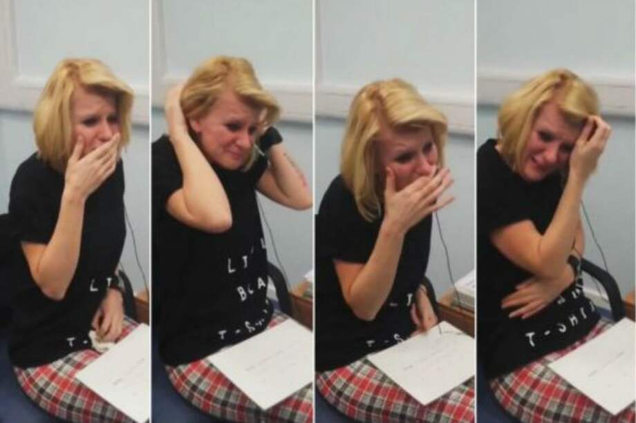 Mujer sorda de nacimiento oye por primera vez