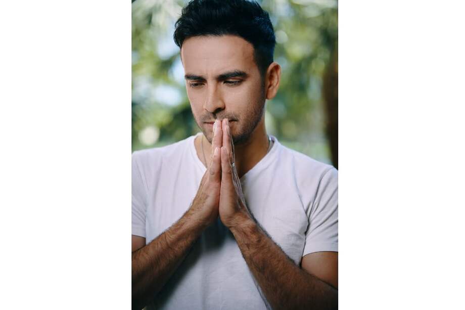 Fabián Alicastro ha lanzado al mercado los trabajos “Todo Vale” (2006) y “Se” (2011). Ahora presenta la canción “Respira”.