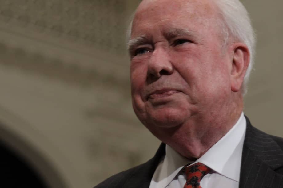 El biólogo y conservacionista Peter H. Raven en una charla informal en la Universidad de Yale, donde recibió la Medalla Addison Emery Verrill del Museo Peabody de Historia Natural. /Licencia libre.