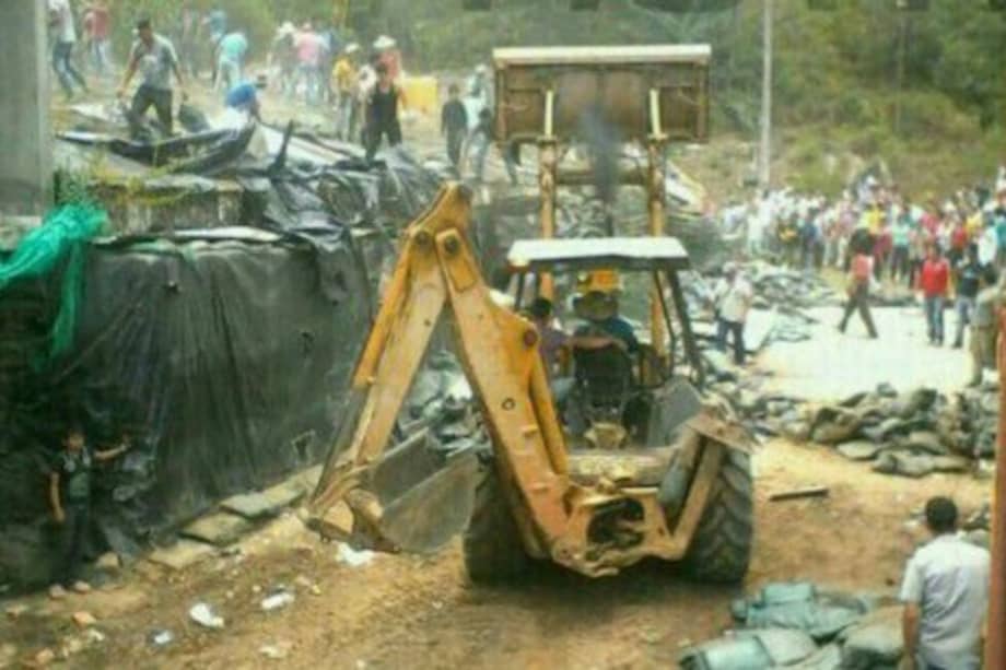 Fiscalía investigará a promotores de protesta que obligó a salir a policías de El Mango, Cauca