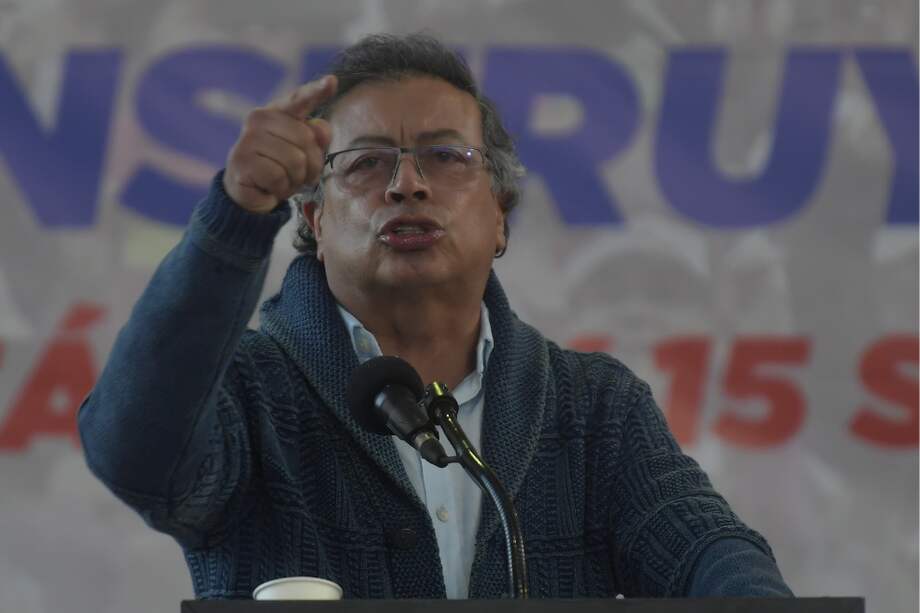 Ordenan a Petro disculparse por llamar “asesinos” a quienes gritaron “fuera Petro”.